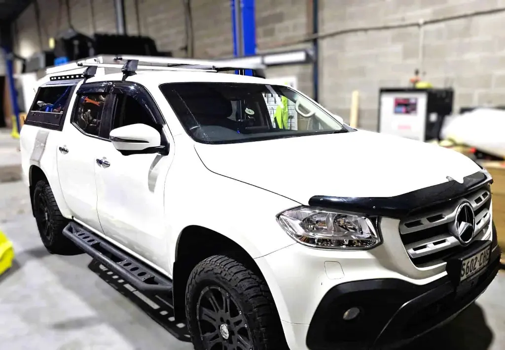 Solid-side-glass-tub-canopy-for-mercedes-benz-ARMORMAN4X4-5.webp