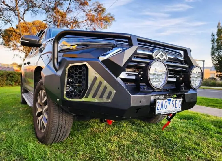 Bushmaster-bull-bar-ldv-t60-2024-ARMORMAN4X4-8-768x558.webp