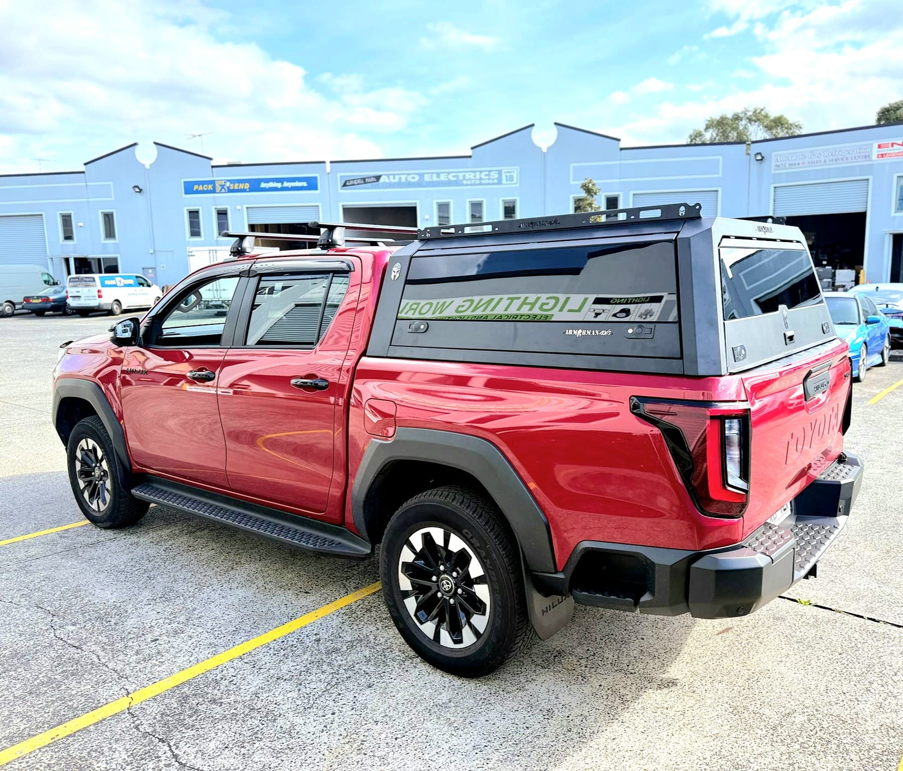 Toyota Hilux SR5 Solid Side Glass Tub Canopy | ArmorMan 4x4
