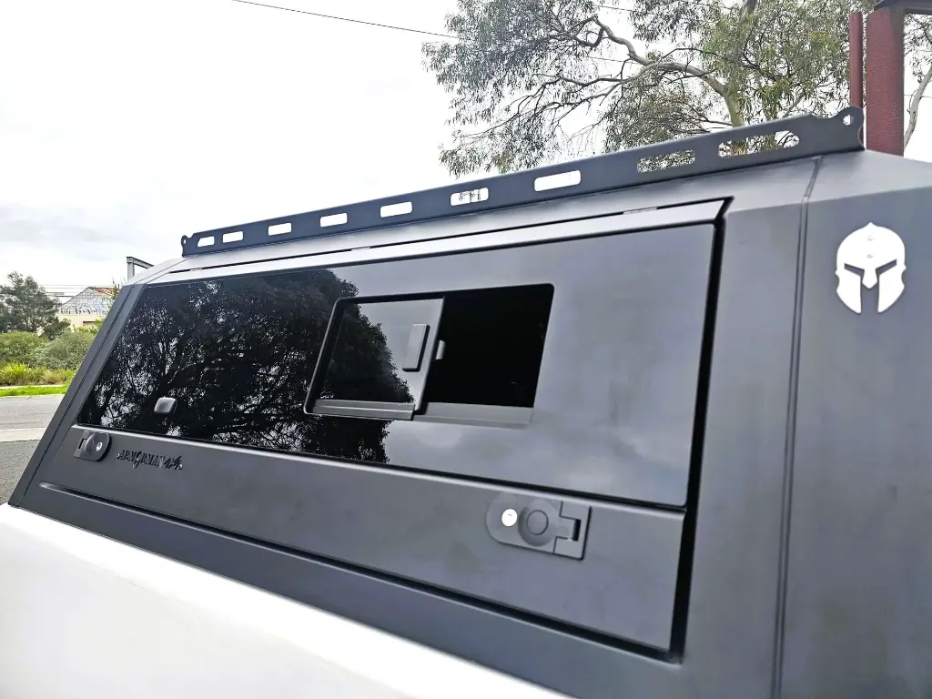 SIDE-GLASS-WINDOW-TUB-CANOPY-ARORMORMAN4X4-5 (7).webp
