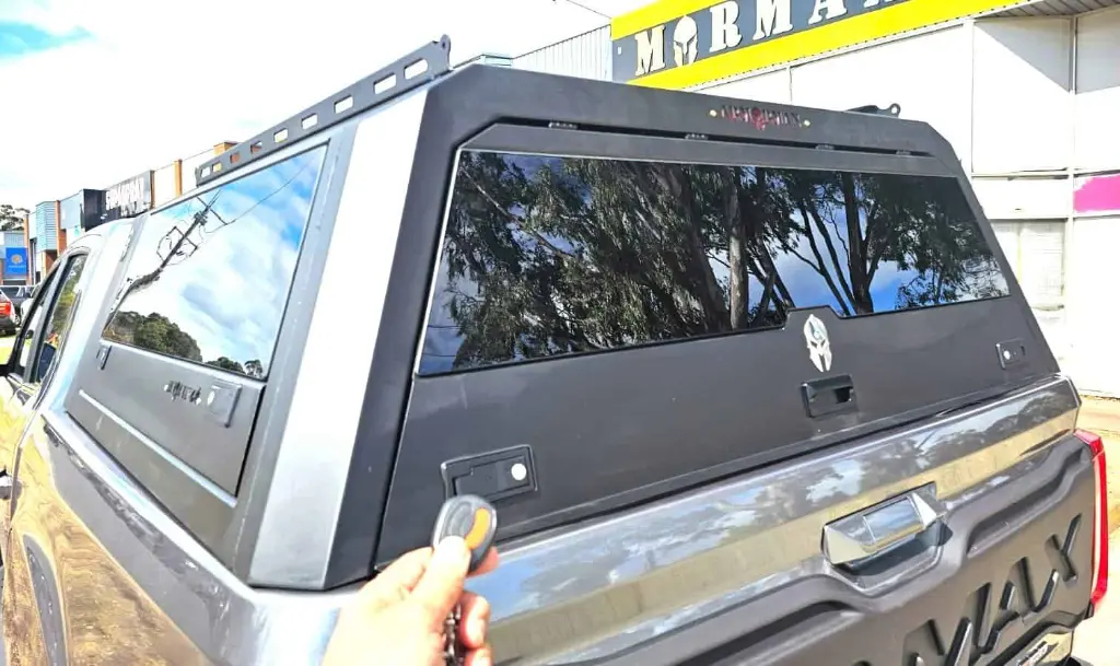 TUB-CANOPY-LDV-ARMORMAN-4X4-3.webp
