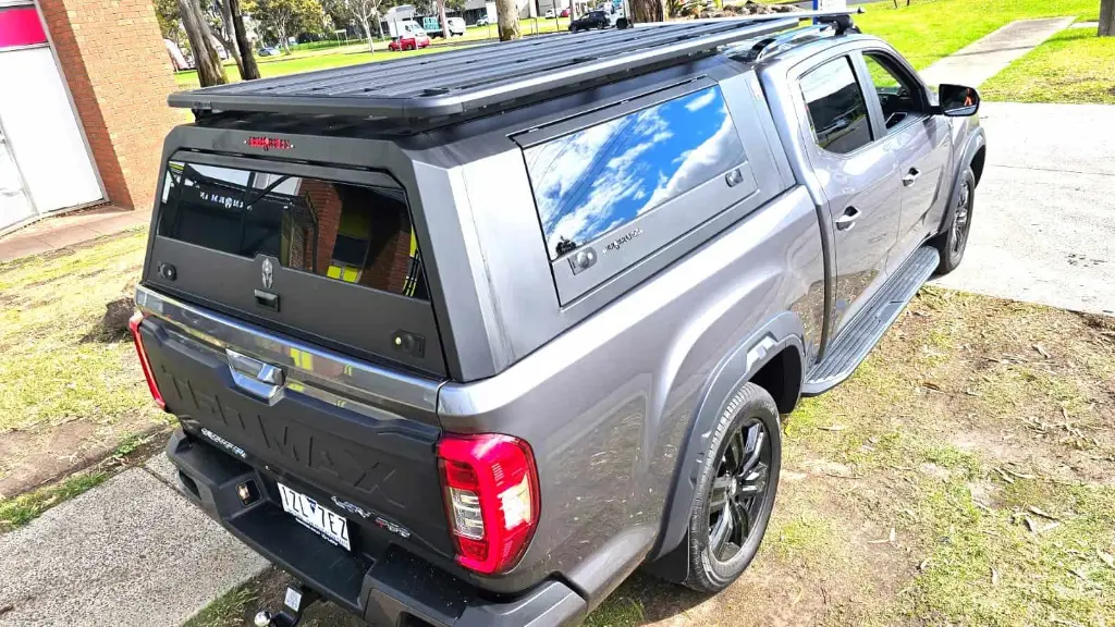 LDV-MEGA-TUB-TUB-CANOPY-SOLID-SIDE-GLASS-ARMORMAN-4X4-10.webp