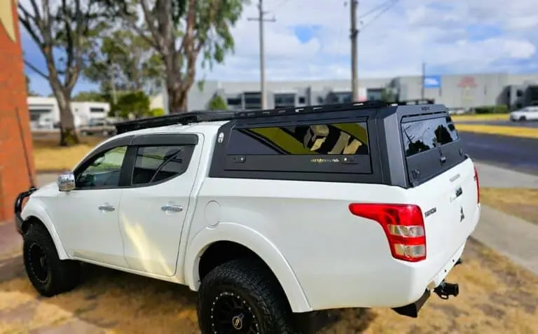 SOLID-SIDE-TUB-CANOPY-TRITON-ARMORMAN4X4-11-768x477.webp