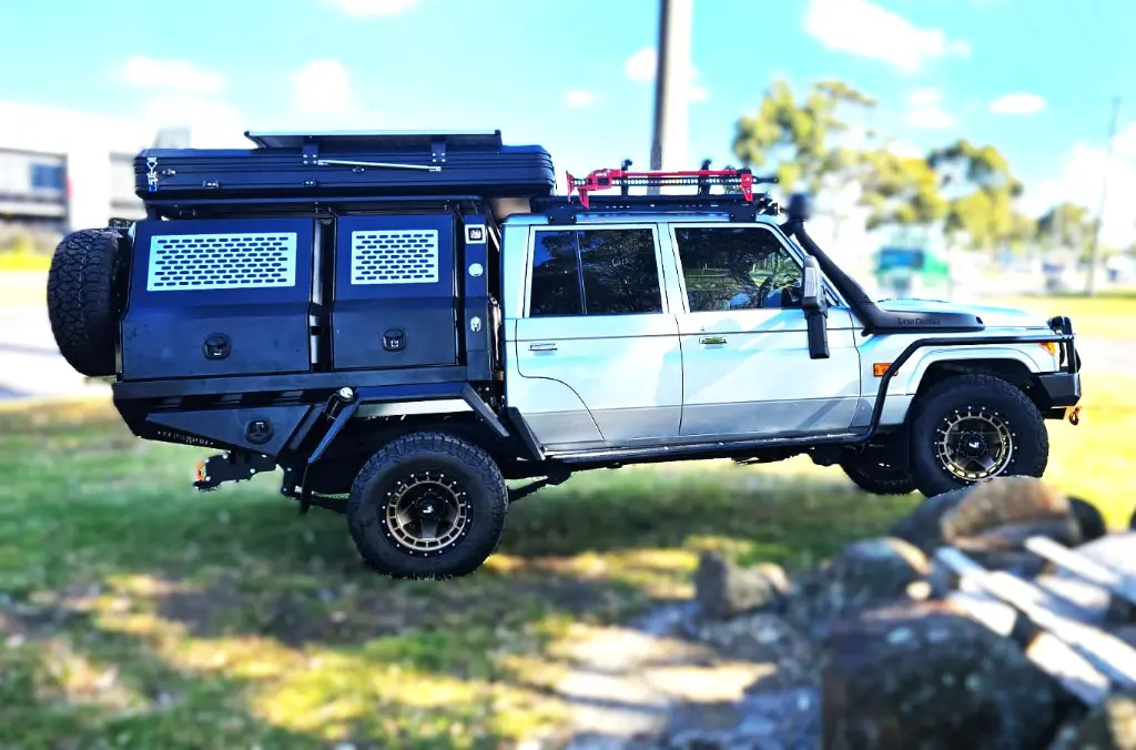 ARMORMAN 4X4 79 SERIES ROOF RACK  (2).webp