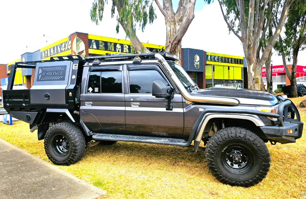 COMBO1000- LC 79- TRAY CANOPY - BUSHRANGER - ARMORMAN 4X4 (2).webp