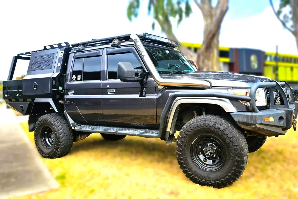 COMBO1000- LC 79- TRAY CANOPY - BUSHRANGER - ARMORMAN 4X4 (3).webp