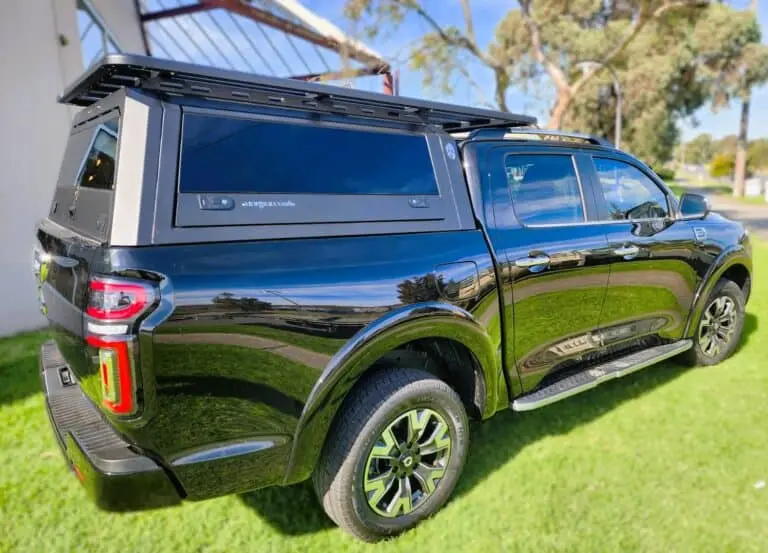 SOLID-SIDE-GLASS-TUB-CANOPY-GWM-ARMORMAN4X4-3-768x553.webp