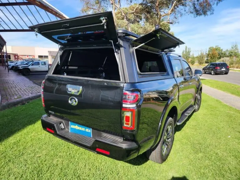 SOLID-SIDE-GLASS-TUB-CANOPY-GWM-ARMORMAN4X4-1-768x576.webp