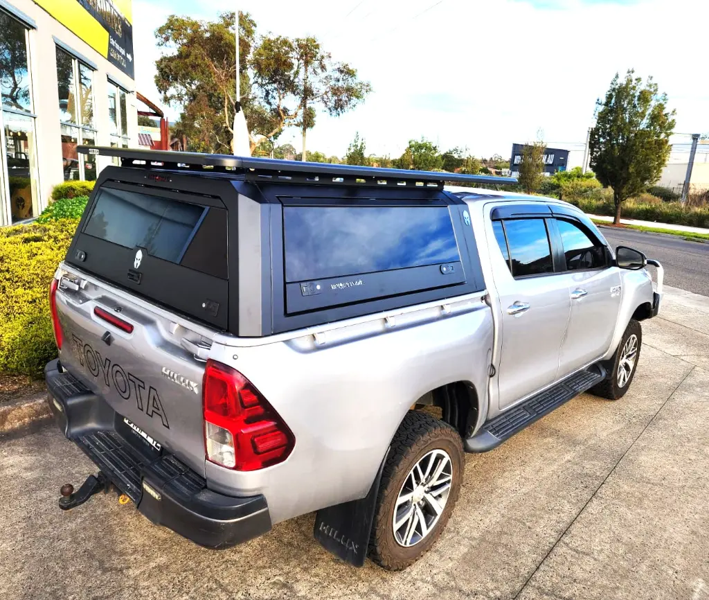ARMORMAN4X4-SOLID SIDE GLASS TUB CANOPY- HILUX SR (5).webp