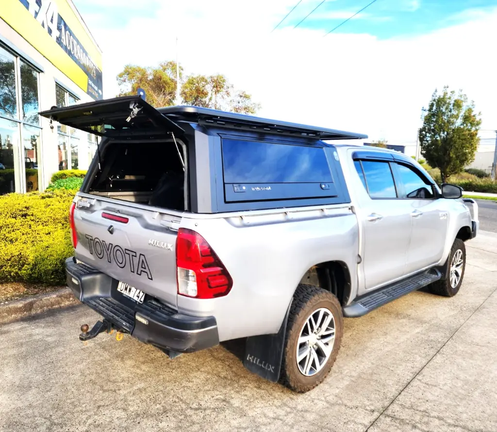 ARMORMAN4X4-SOLID SIDE GLASS TUB CANOPY- HILUX SR (4).webp