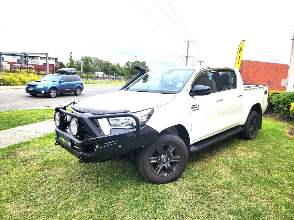 ARMORMAN4X4-BUSHMASTER BULLBAR HILUX 23ON (2).webp