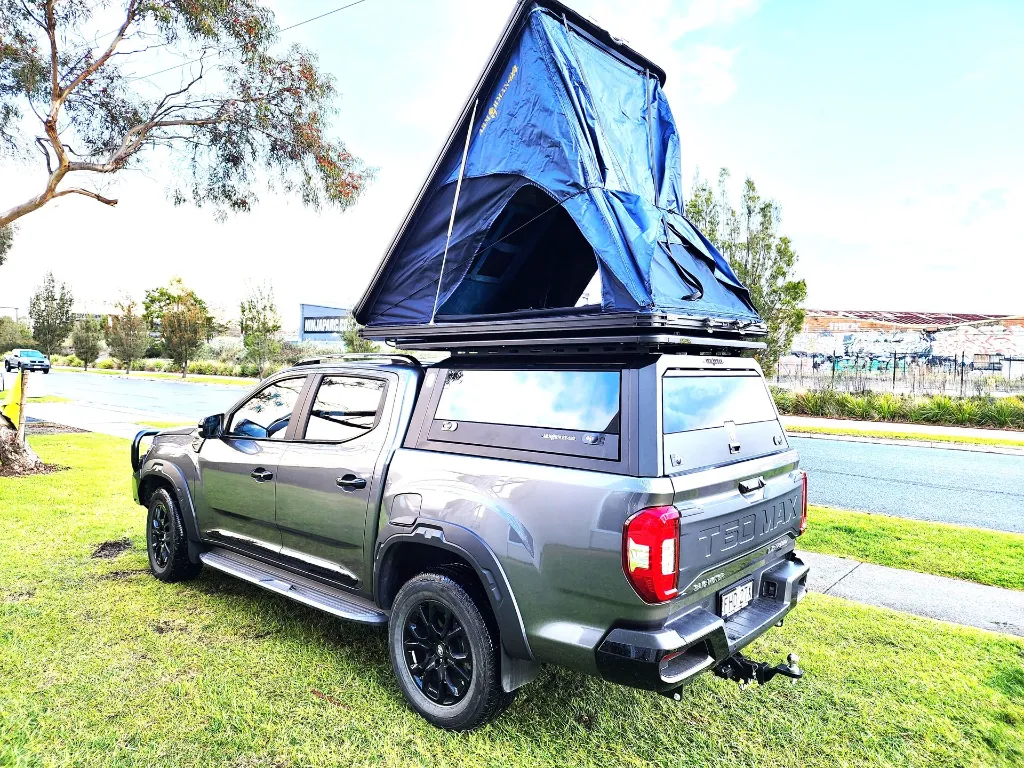 ARMORMAN4X4-SOLID SIDE- GLASS CANOPY-LDV (3).webp