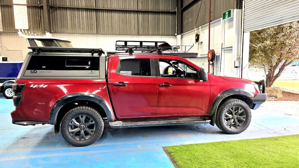 ARMORMAN4X4-SILDING WINDOW TUB CANOPY-D-MAX (3).webp