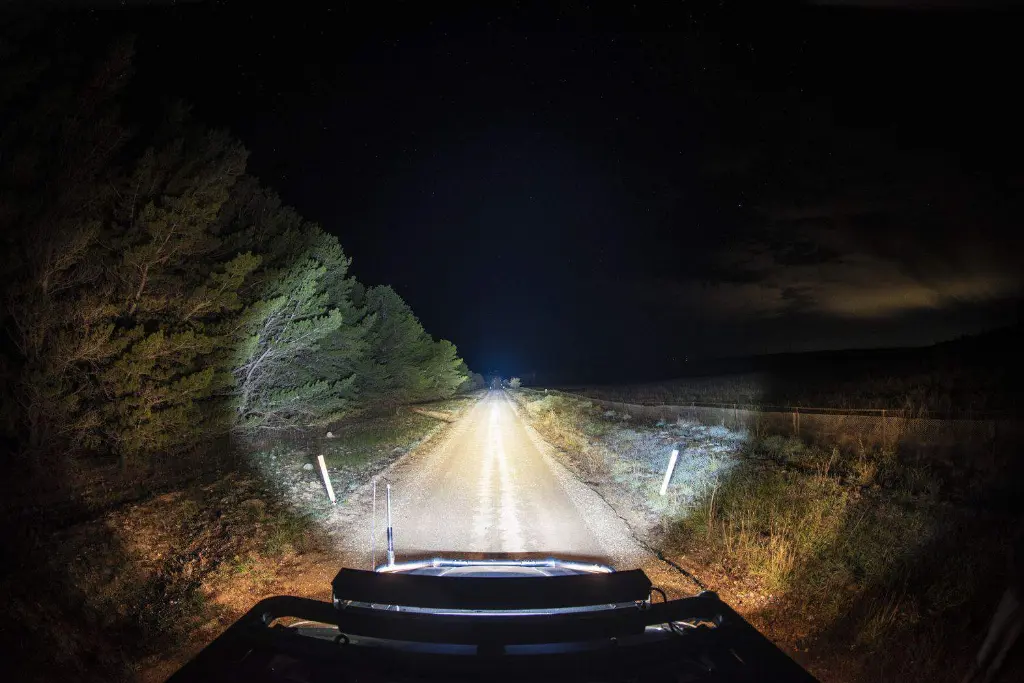 200529-taylor_s_creek_road_lights_-_30_laser_lightbar_-_spread_-_on-resized.webp