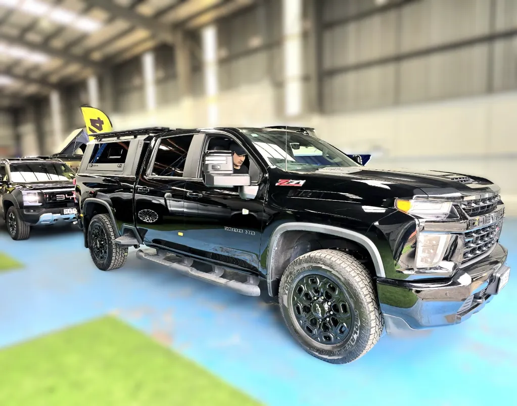 ARMORMAN4X4-SOLID SIDE GLASS TUB CANOPY-GMC2500 (4).webp