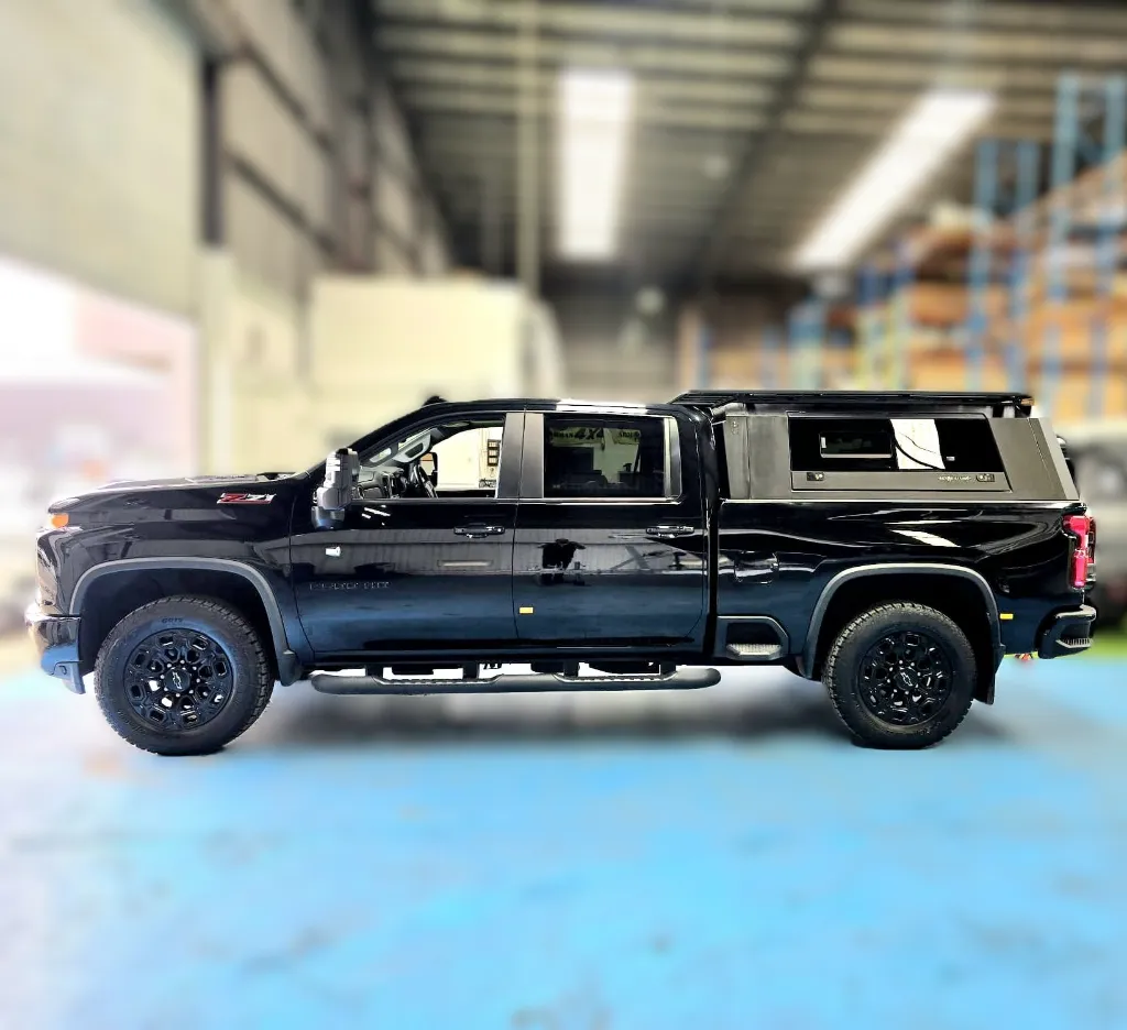 ARMORMAN4X4-SOLID SIDE GLASS TUB CANOPY-GMC2500 (5).webp