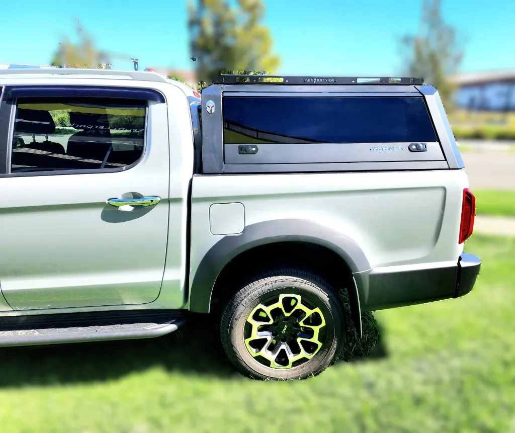ARMORMAN4X4-SOLID SIDE GLASS TUB CANOPY -JAC T9 (26).webp
