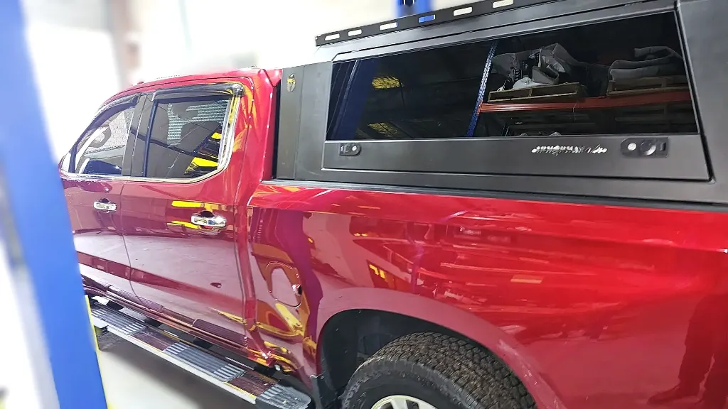 ARMORMAN4X4-SOLID SIDE GLASS CANOPY FOR GMCSILVERD02500 (6).webp