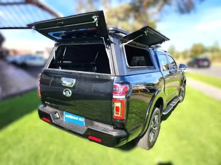 SOLID-SIDE-GLASS-TUB-CANOPY-GWM-ARMORMAN4X4-1-768x576.webp