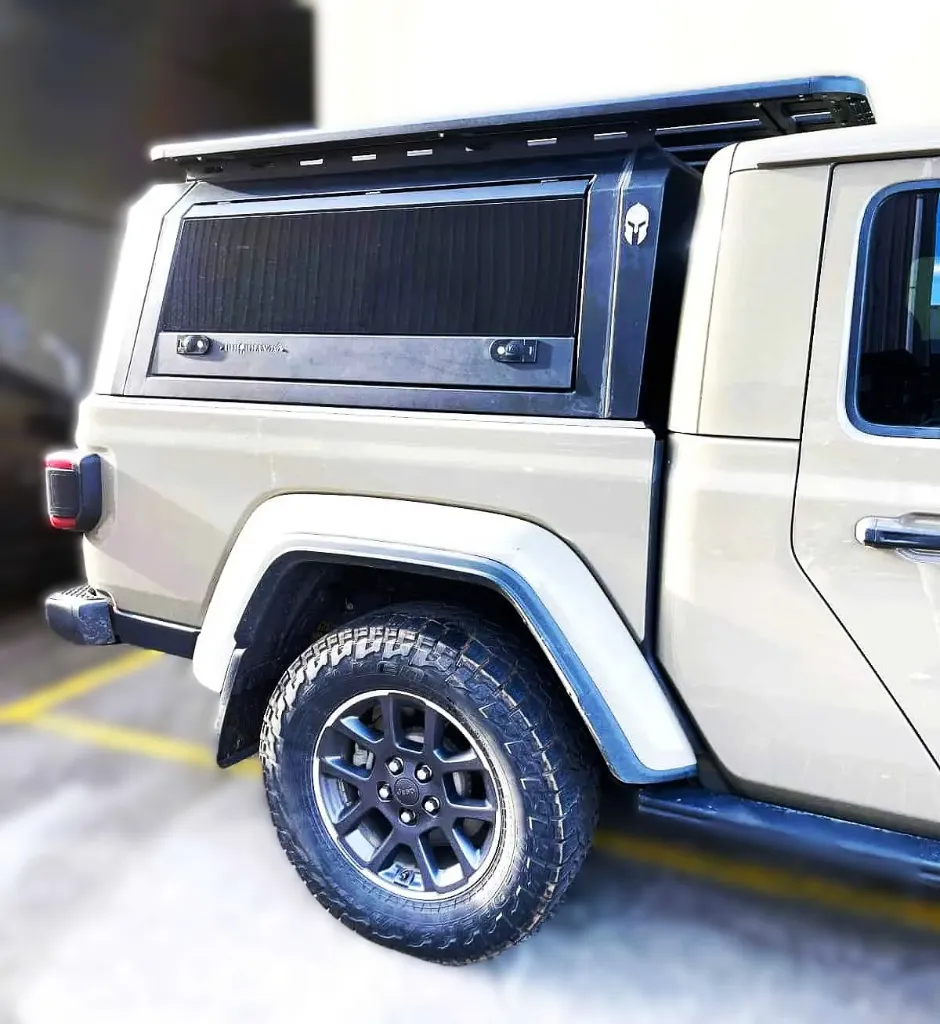 Solid-side-glass-tub-canopy-for-jeep-ARMORMAN4X4-5.webp