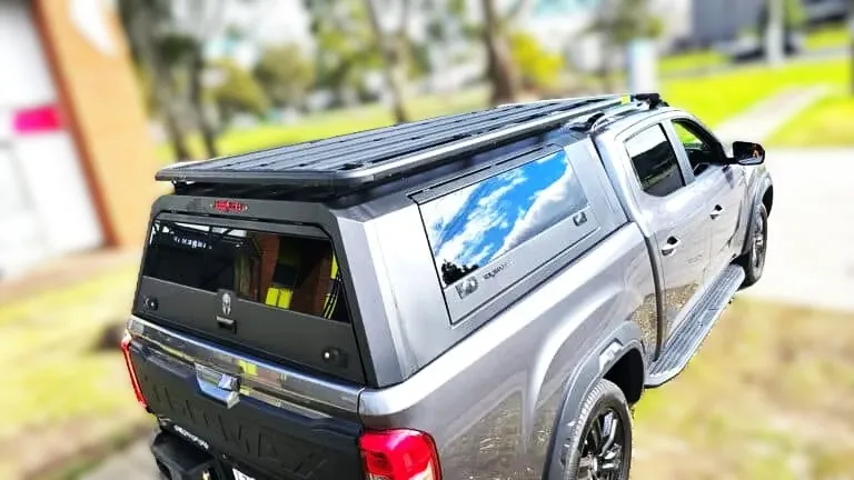 LDV-MEGA-TUB-TUB-CANOPY-SOLID-SIDE-GLASS-ARMORMAN-4X4-9-1-768x432.webp
