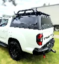 ARMORMAN4X4-SOLID SIDE GLASS TUB CANOPY- LDV (5).webp