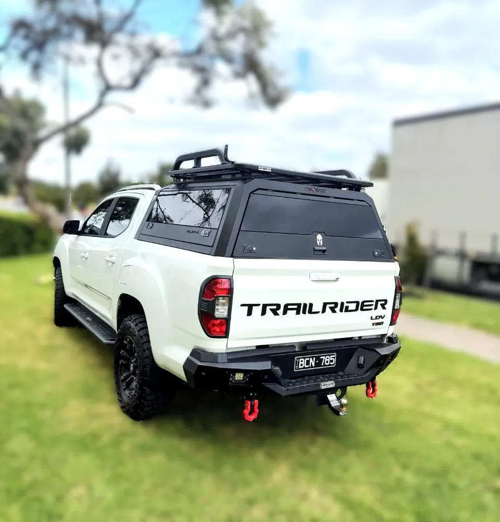 ARMORMAN4X4-SOLID SIDE GLASS TUB CANOPY- LDV (1).webp