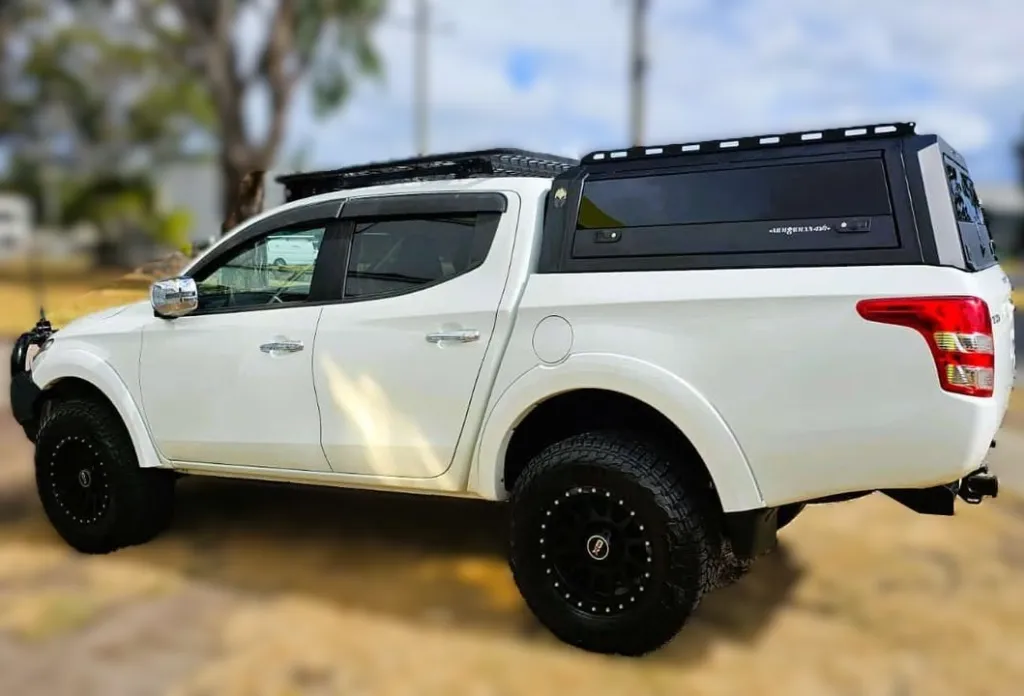 ARMORMAN 4X4-SOLID SIDE GLASS- TUB CANOPY-MQMR (7).webp