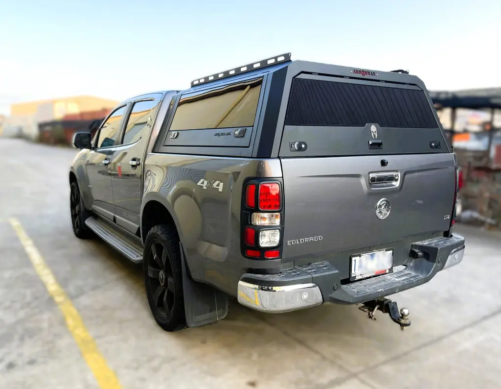 Solid-side-glass-tub-canopy-for-Colorado-ARMORMAN4X4-5-scaled.webp