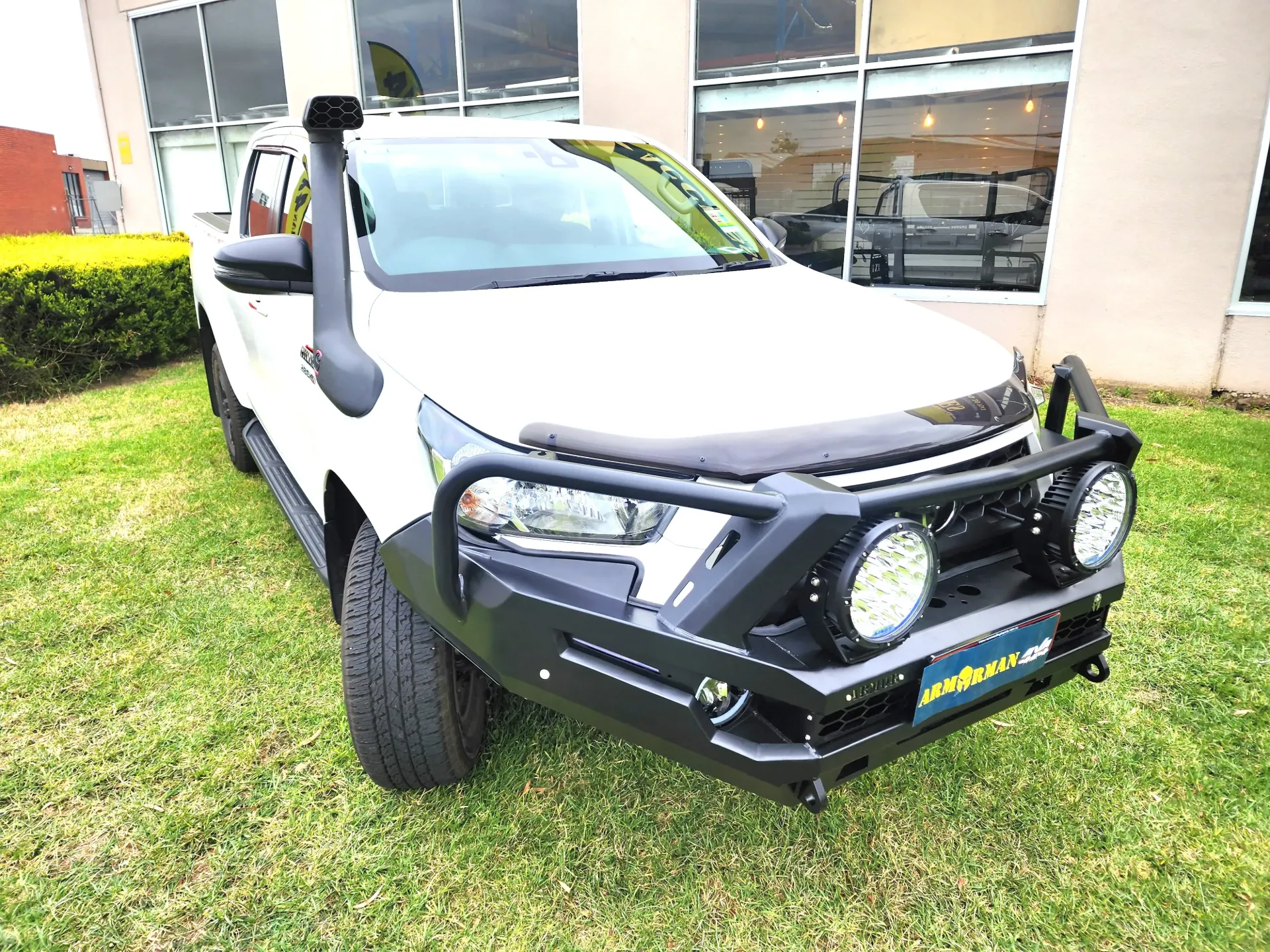 BUSHMASTER BULLBAR-HILUX ROGUE