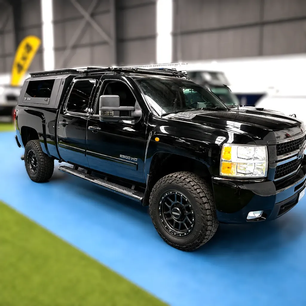 GMC 2500 Canopy – Solid Side Glass Tub Canopy