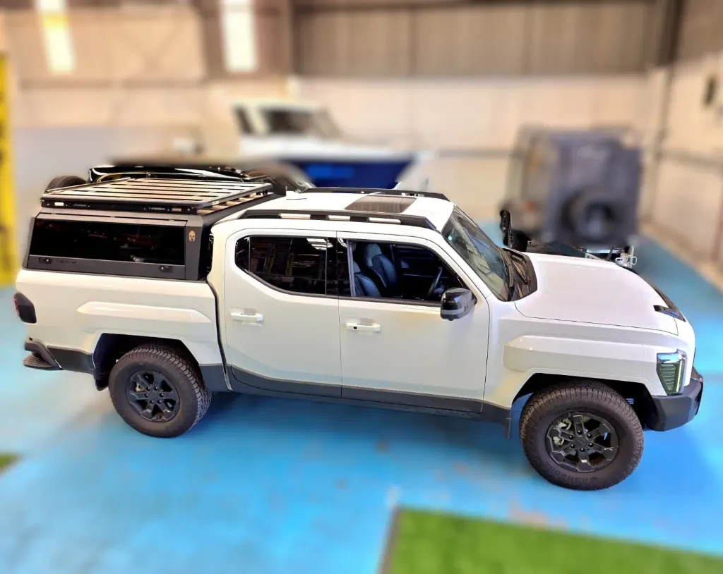Kia Tasman Canopy – Solid Side Glass Tub Canopy