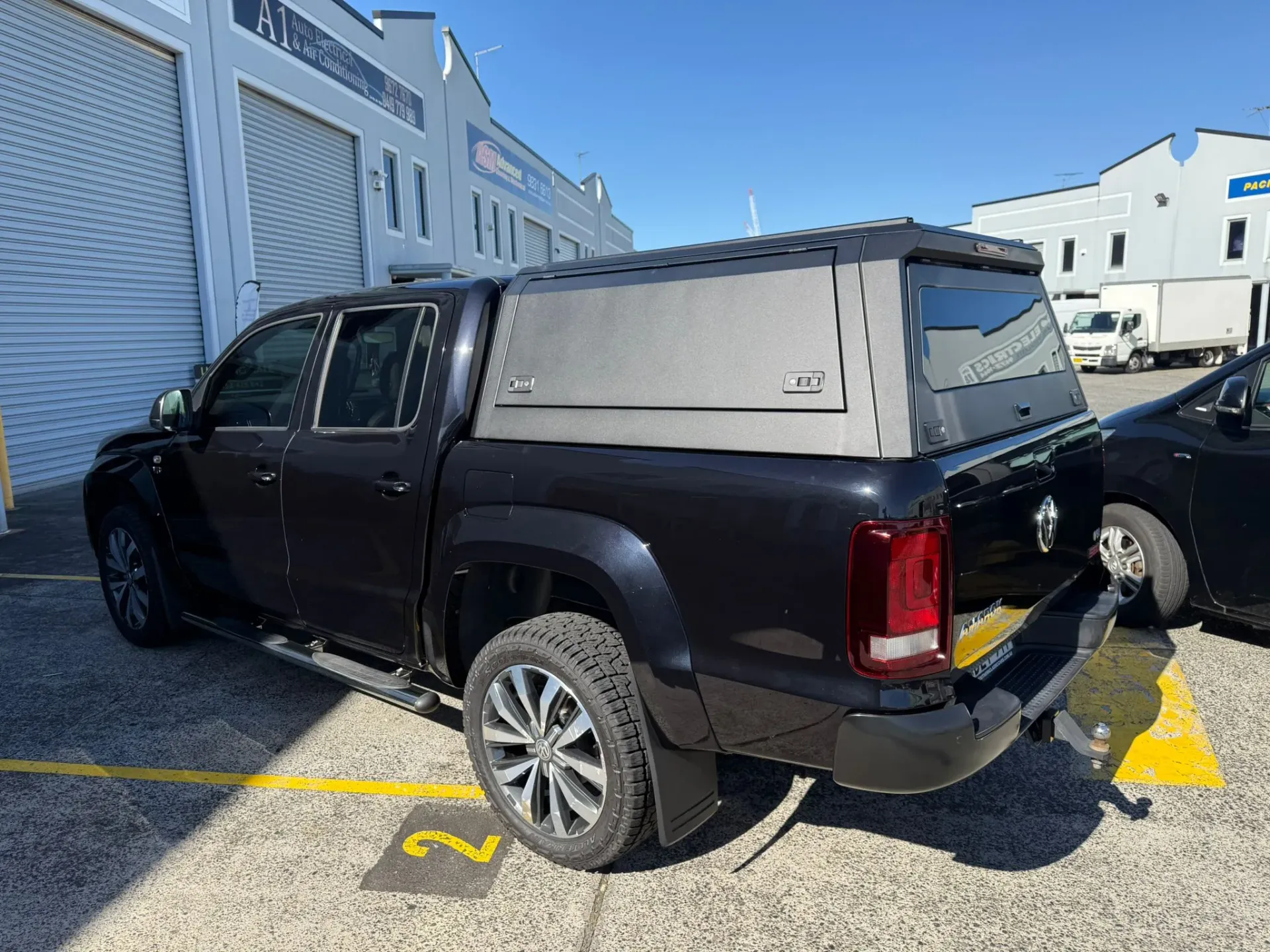 SOLID SIDE  TUB CANOPY-AMAROK