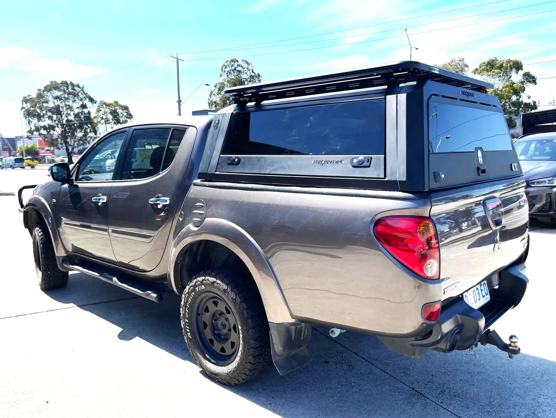 Mitsubishi Triton MN Canopy – Solid Side Glass Tub Canopy
