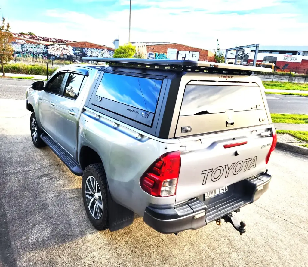SOLID SIDE GLASS TUB CANOPY-HILUX SR